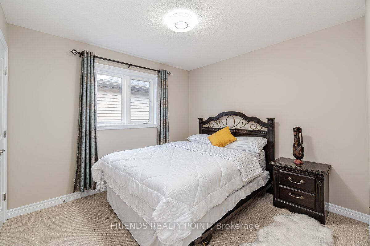 55 Thornbury Crt