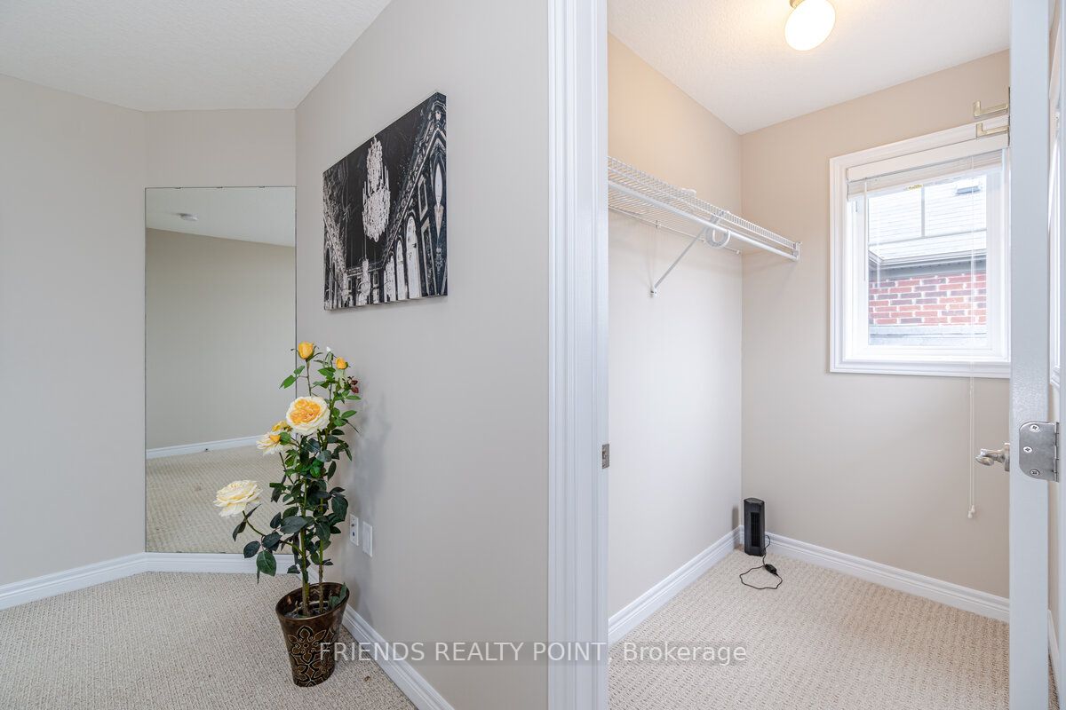 55 Thornbury Crt