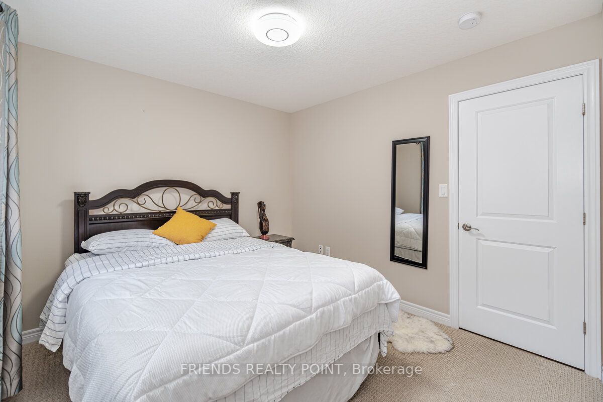 55 Thornbury Crt