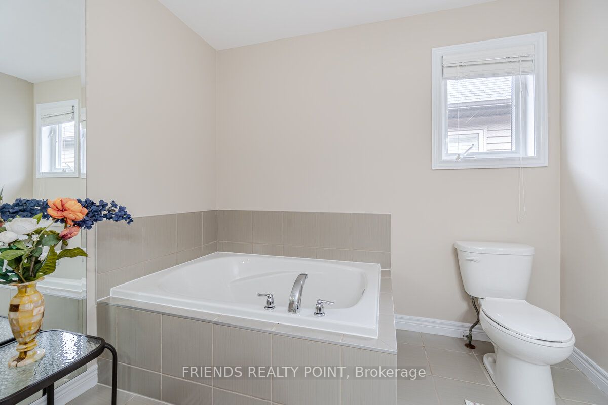 55 Thornbury Crt