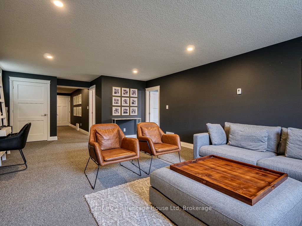 1061 Alberni Rd