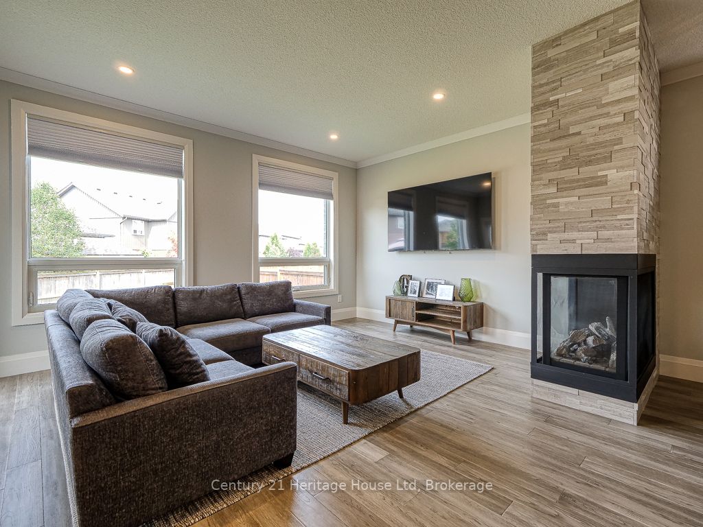 1061 Alberni Rd