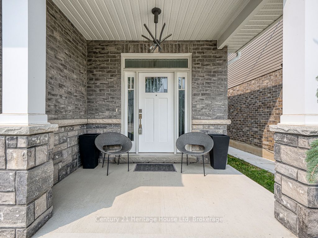 1061 Alberni Rd