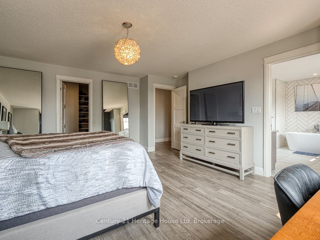 1061 Alberni Rd