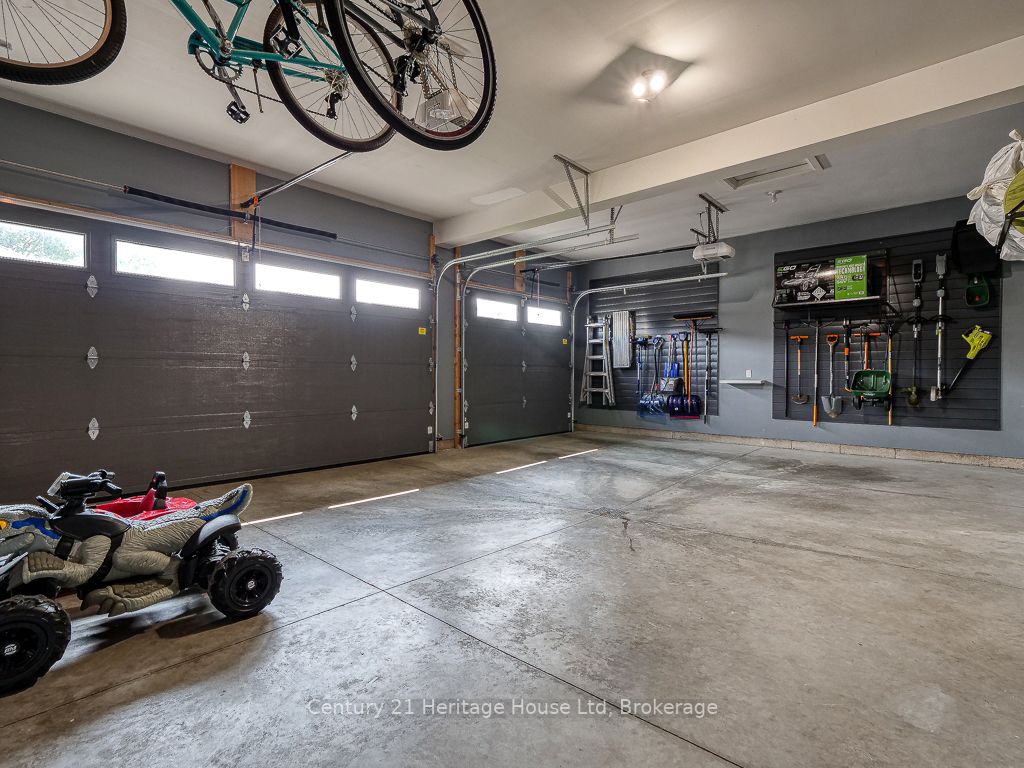 1061 Alberni Rd
