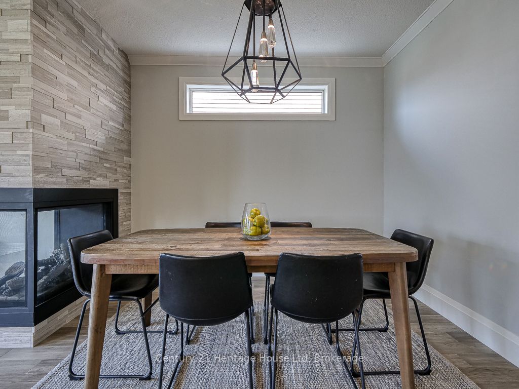 1061 Alberni Rd