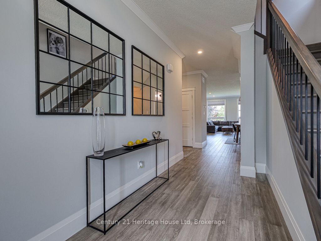 1061 Alberni Rd