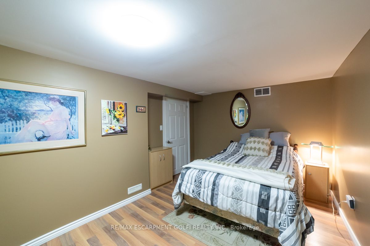 109 Sunning Hill Ave