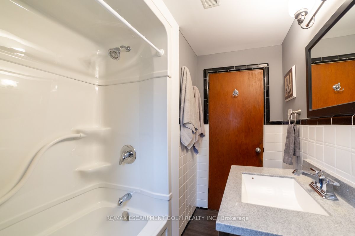 109 Sunning Hill Ave