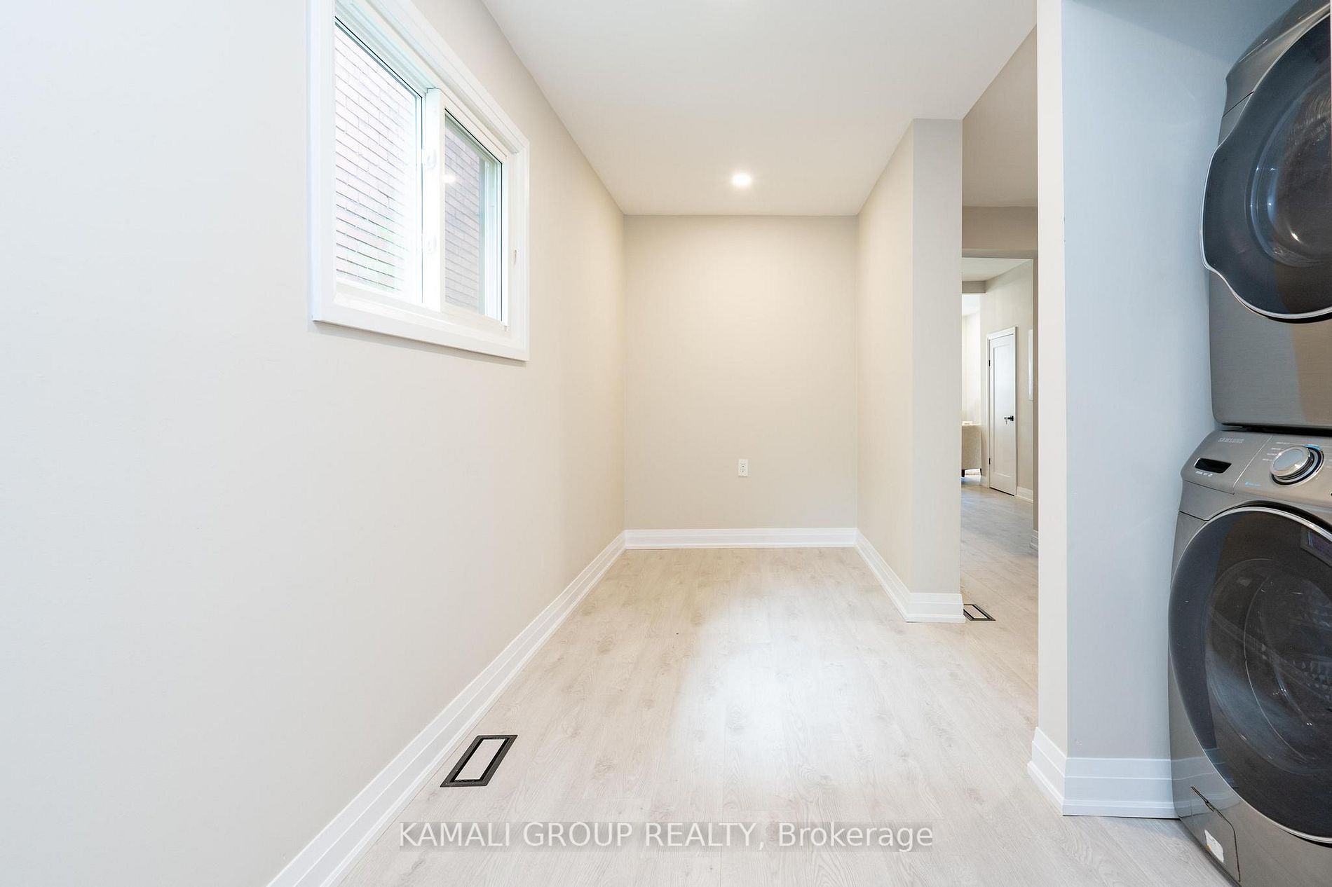 64 Smith Ave