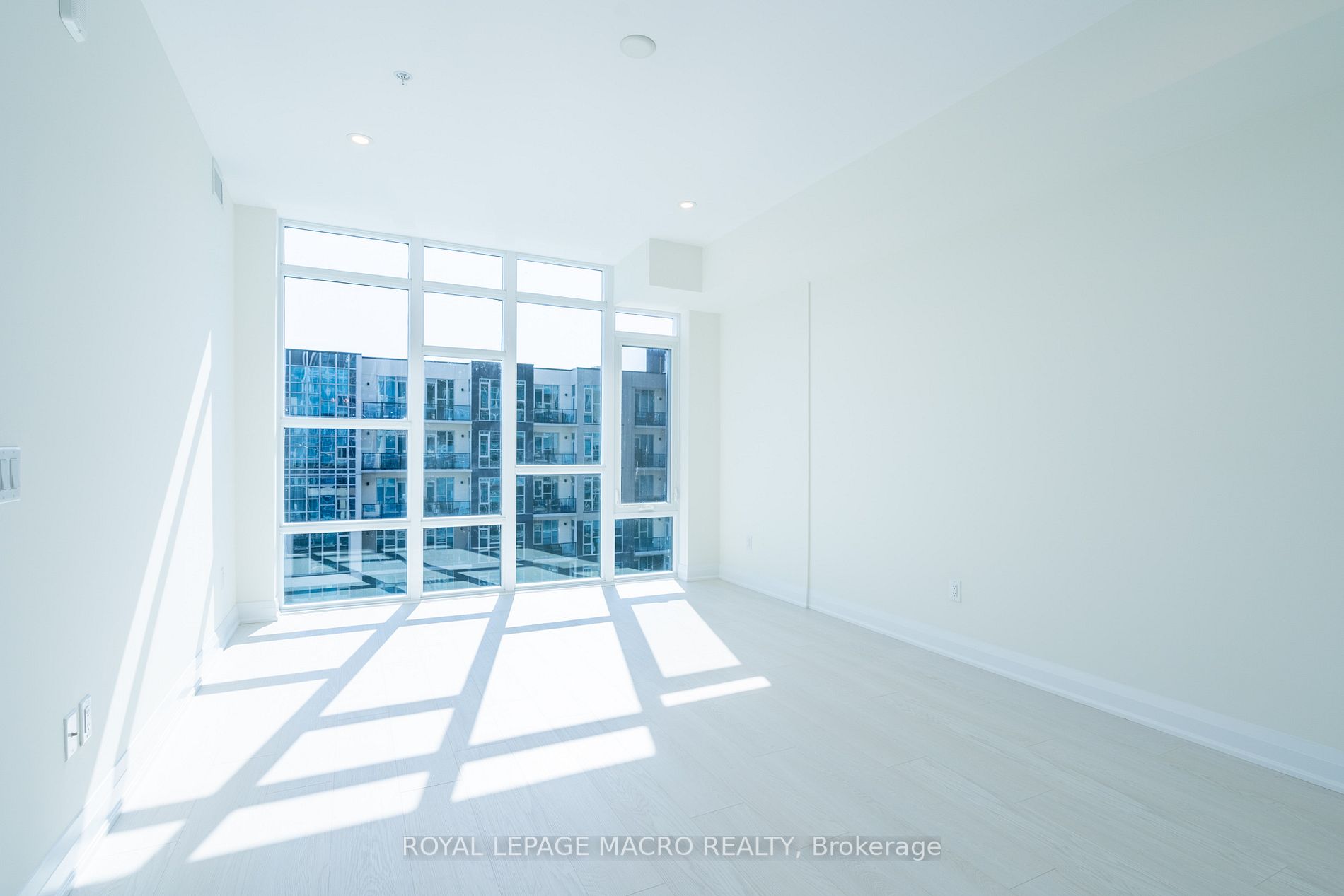 16 Concord Pl, #547