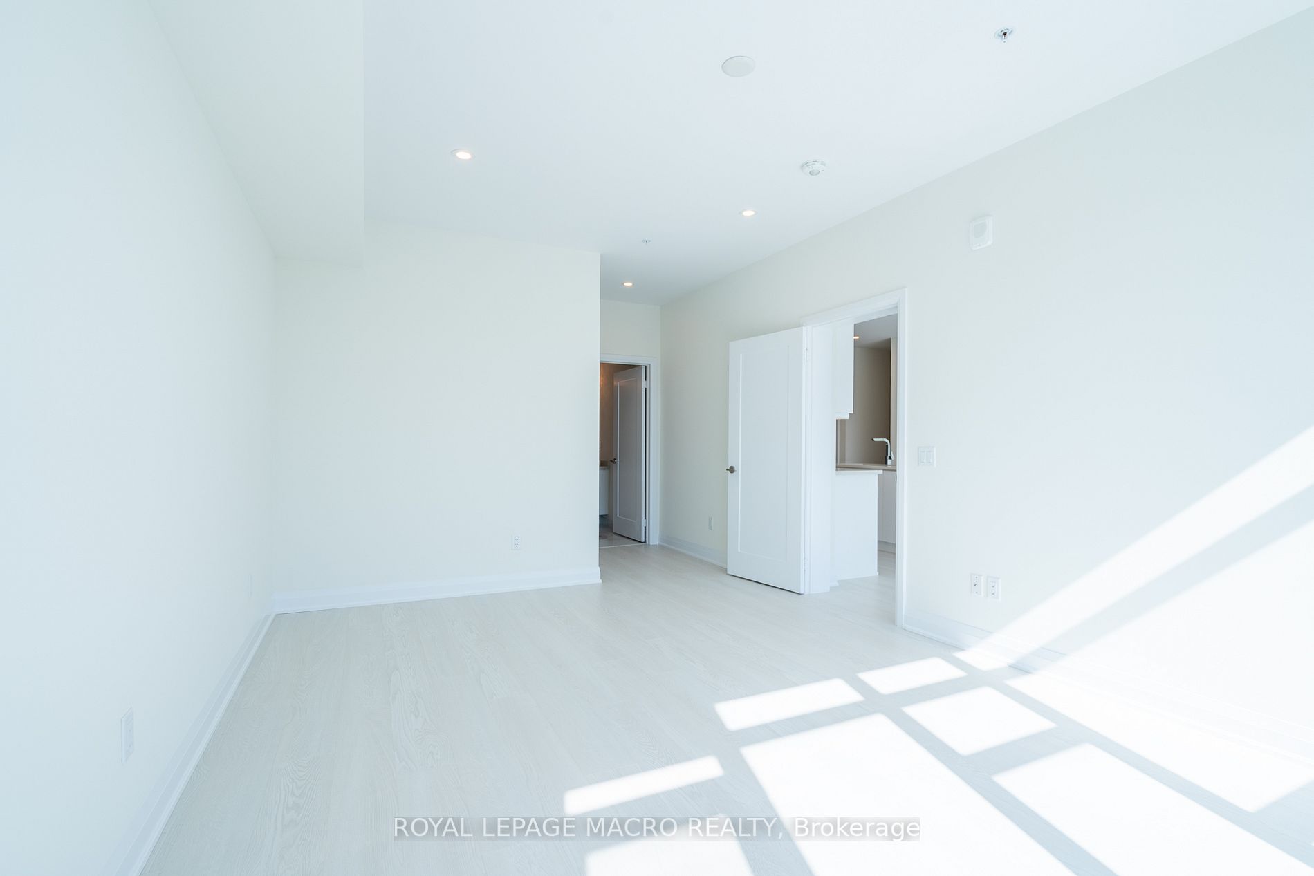 16 Concord Pl, #547