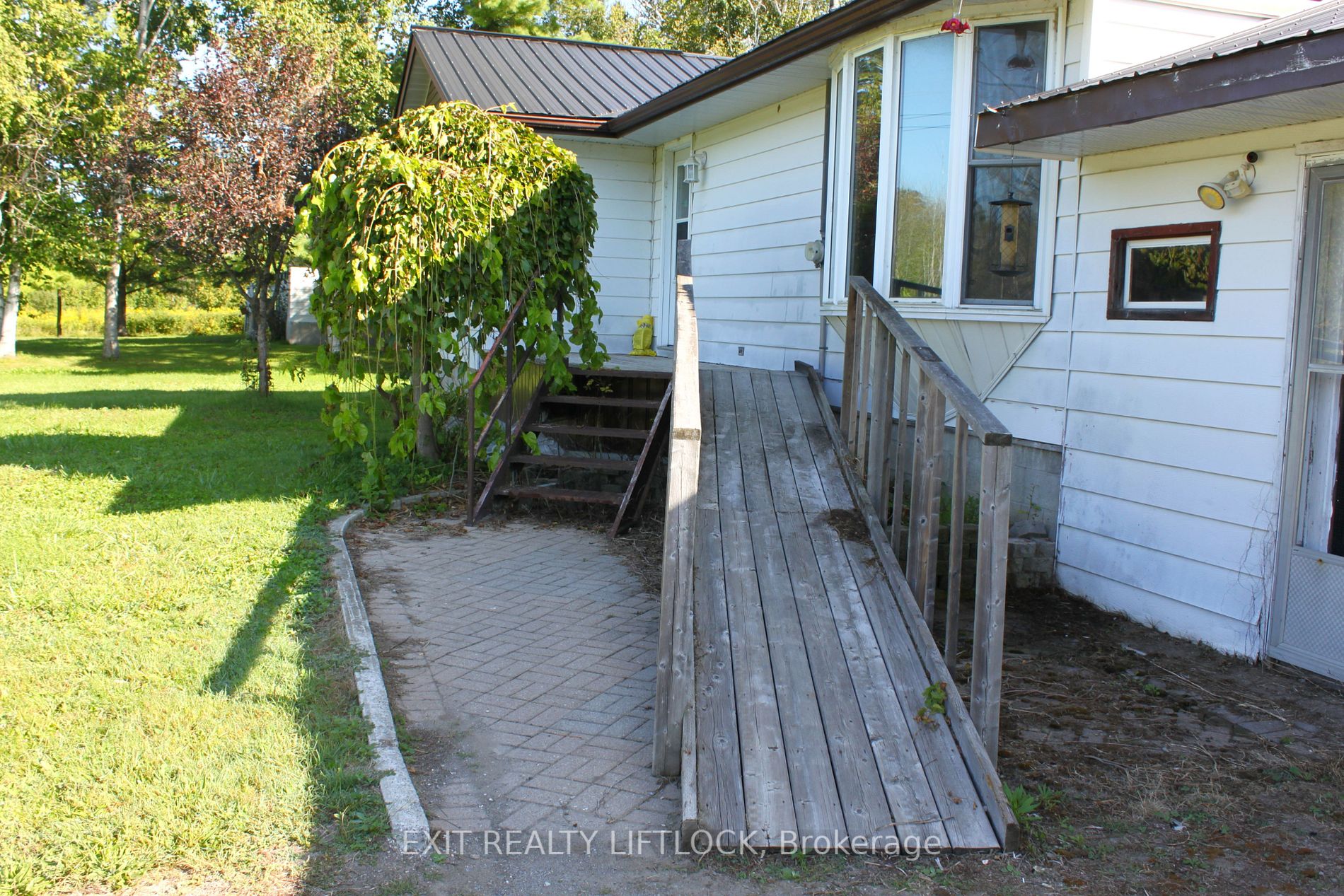 76 Winter Rd