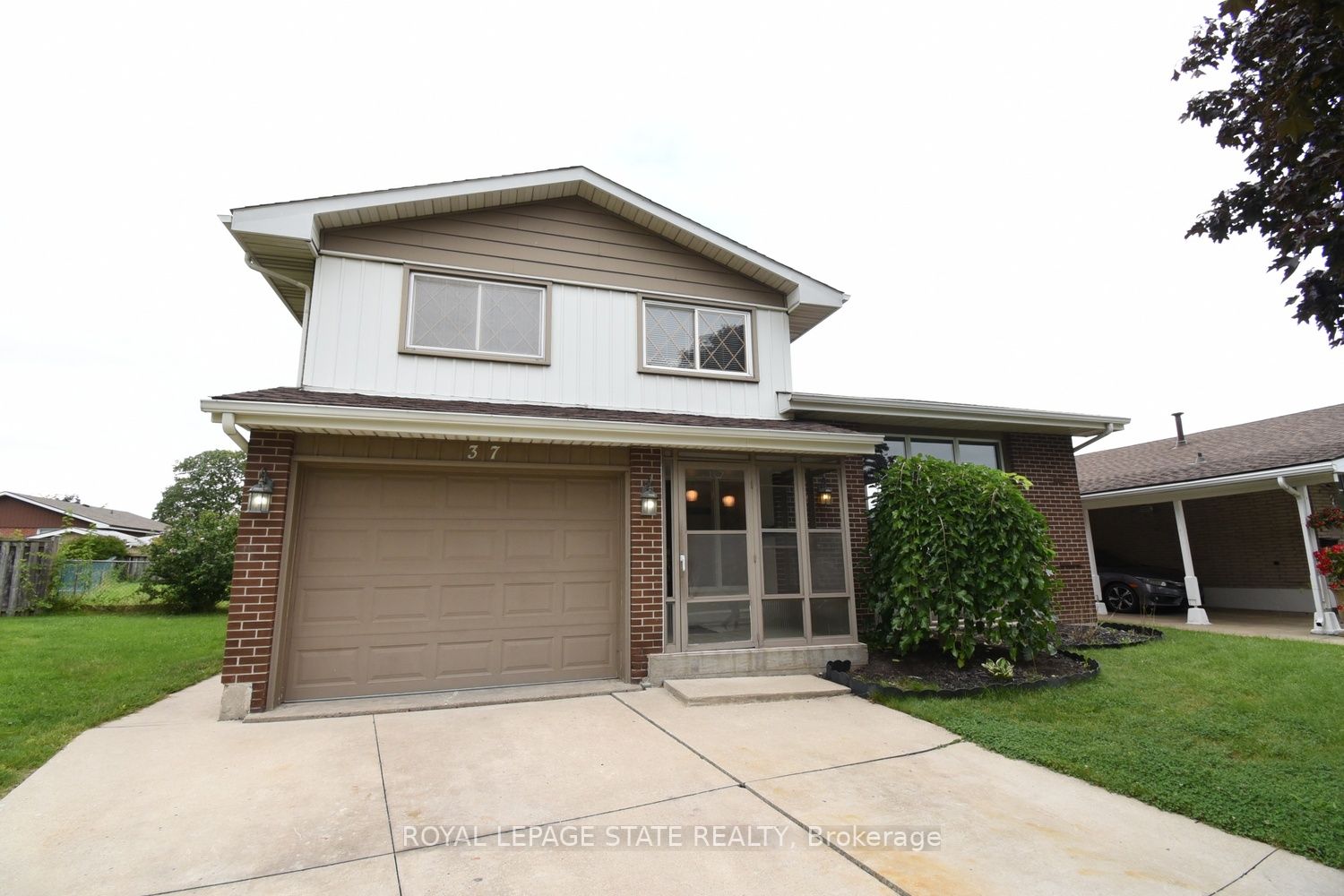 37 Lawrence Ave