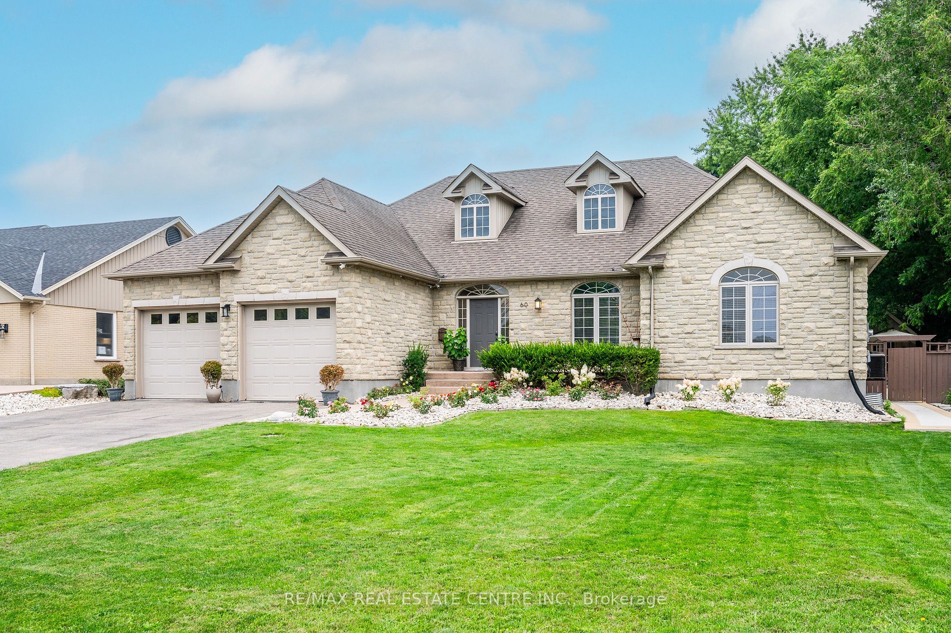 60 Waverley Dr