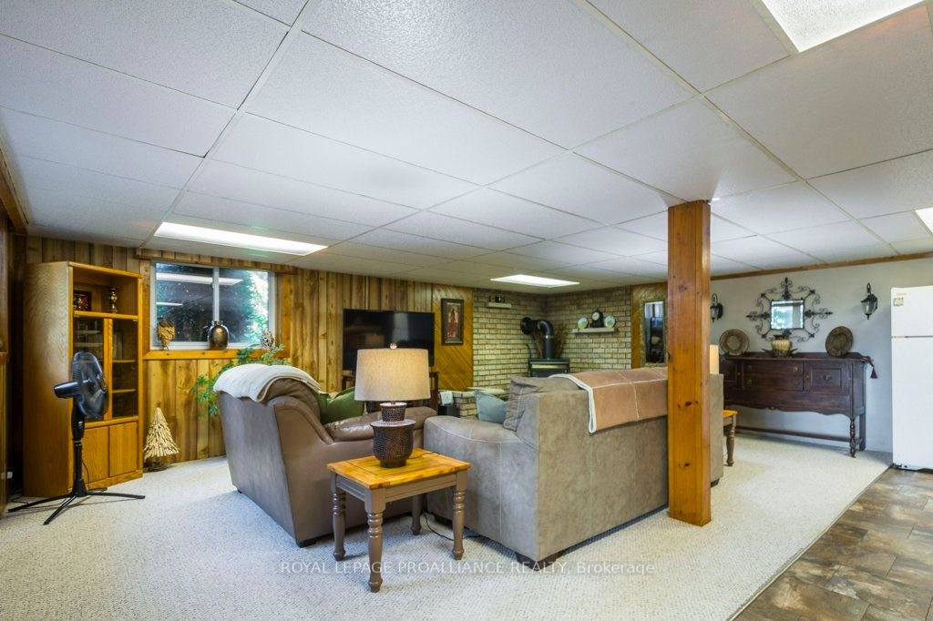 1097 Burr Rd