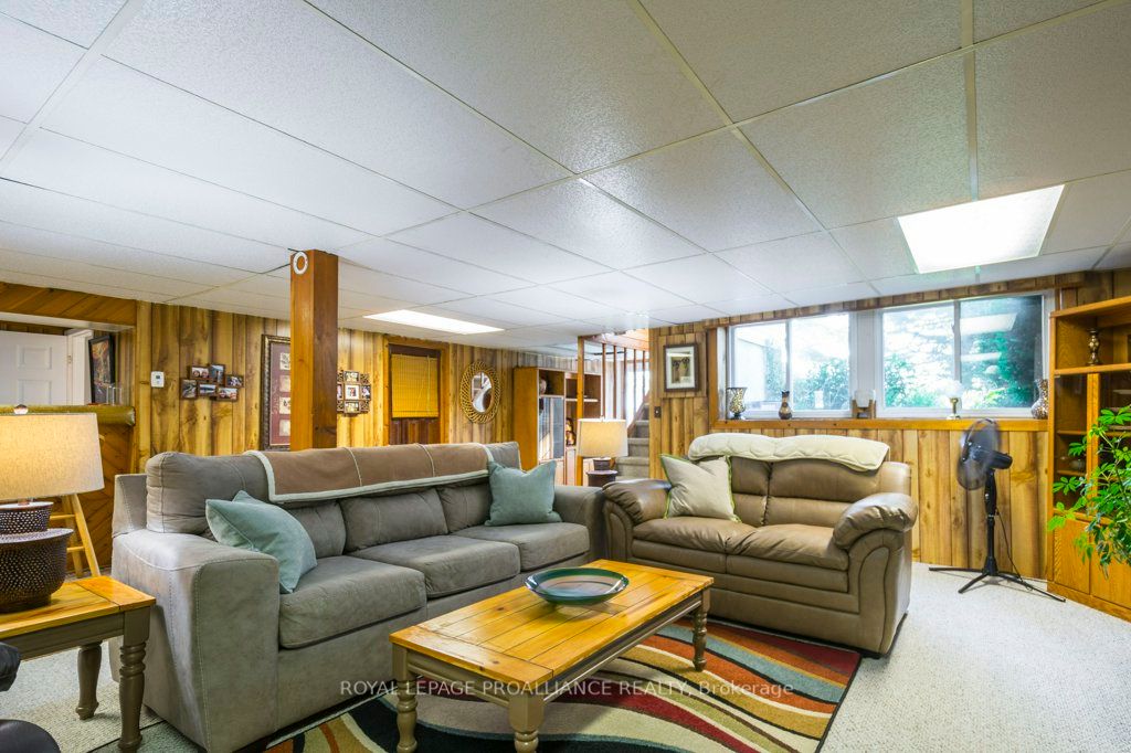 1097 Burr Rd