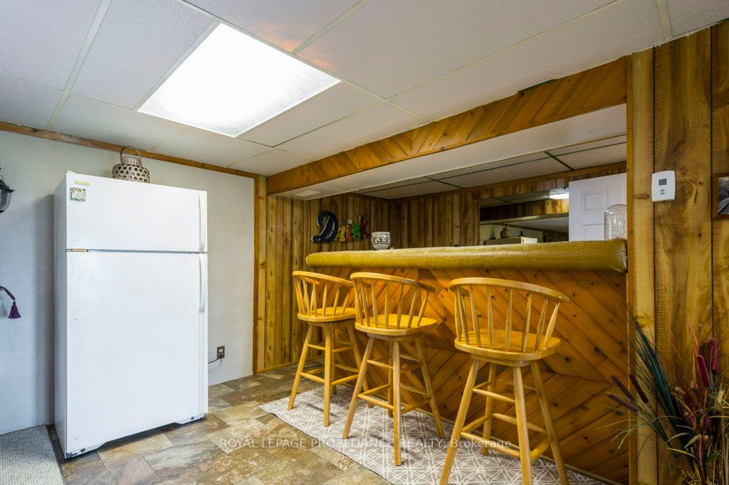 1097 Burr Rd
