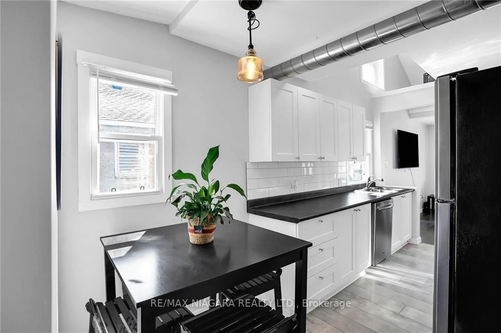 10 Sherbourne St