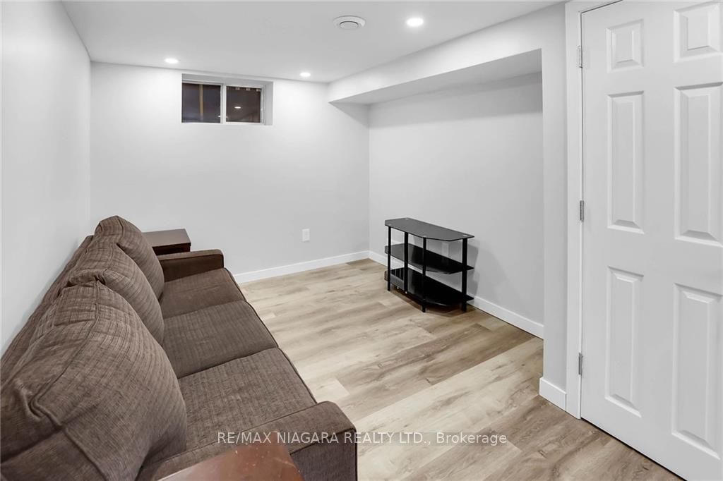 10 Sherbourne St