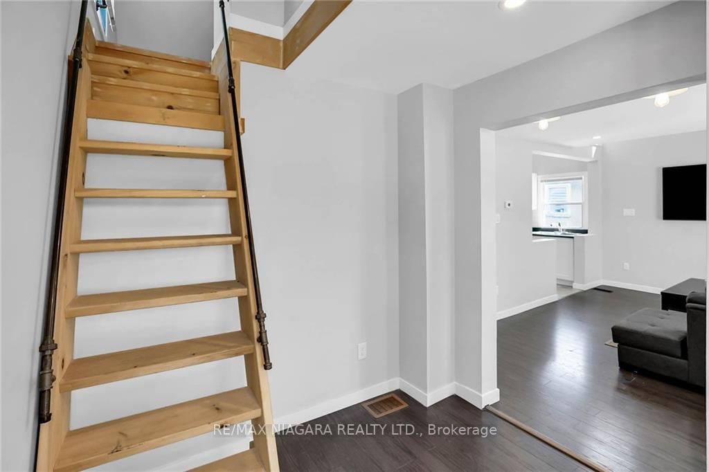 10 Sherbourne St