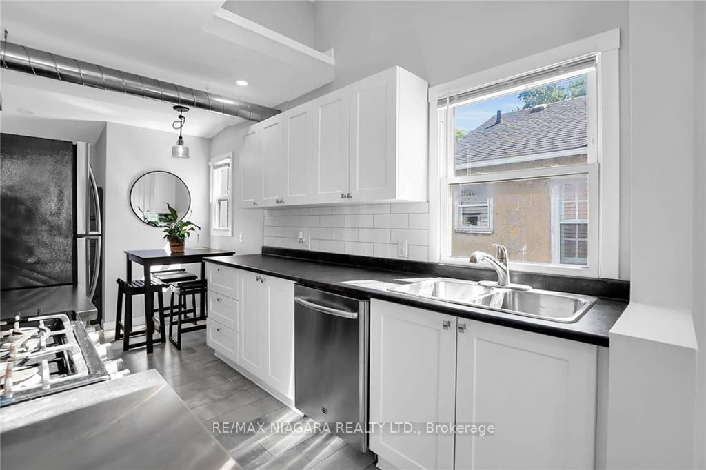 10 Sherbourne St