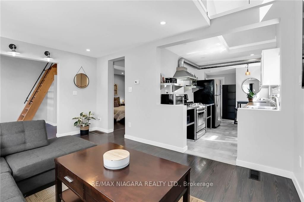 10 Sherbourne St