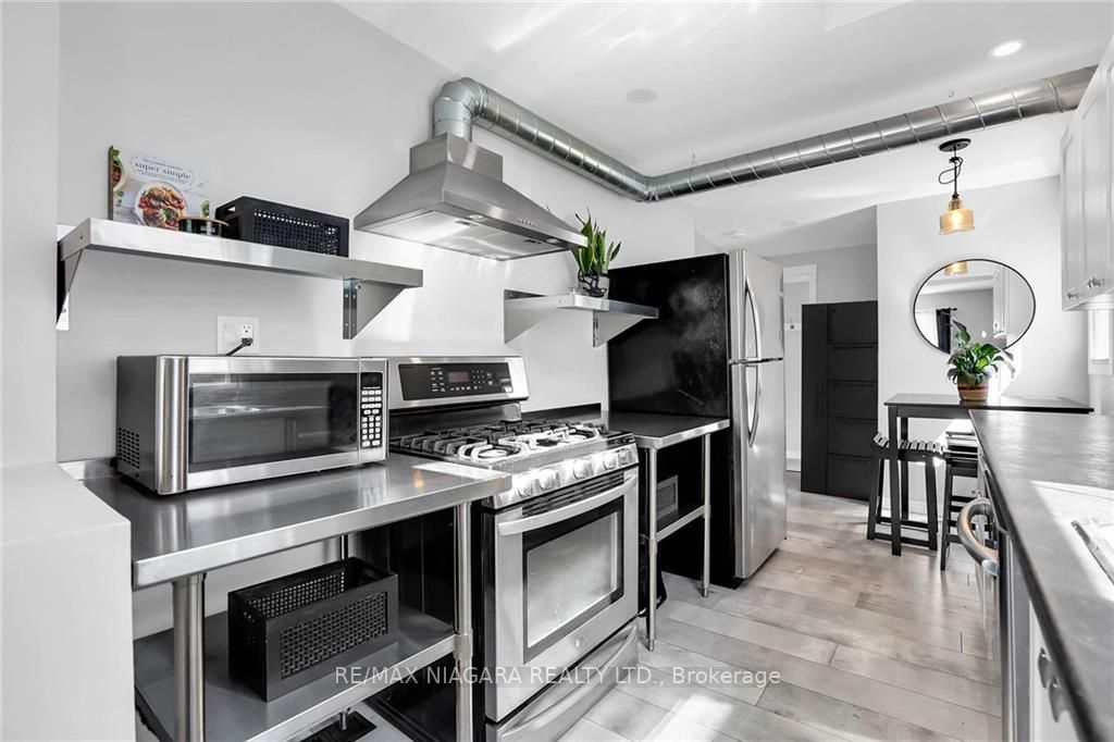 10 Sherbourne St