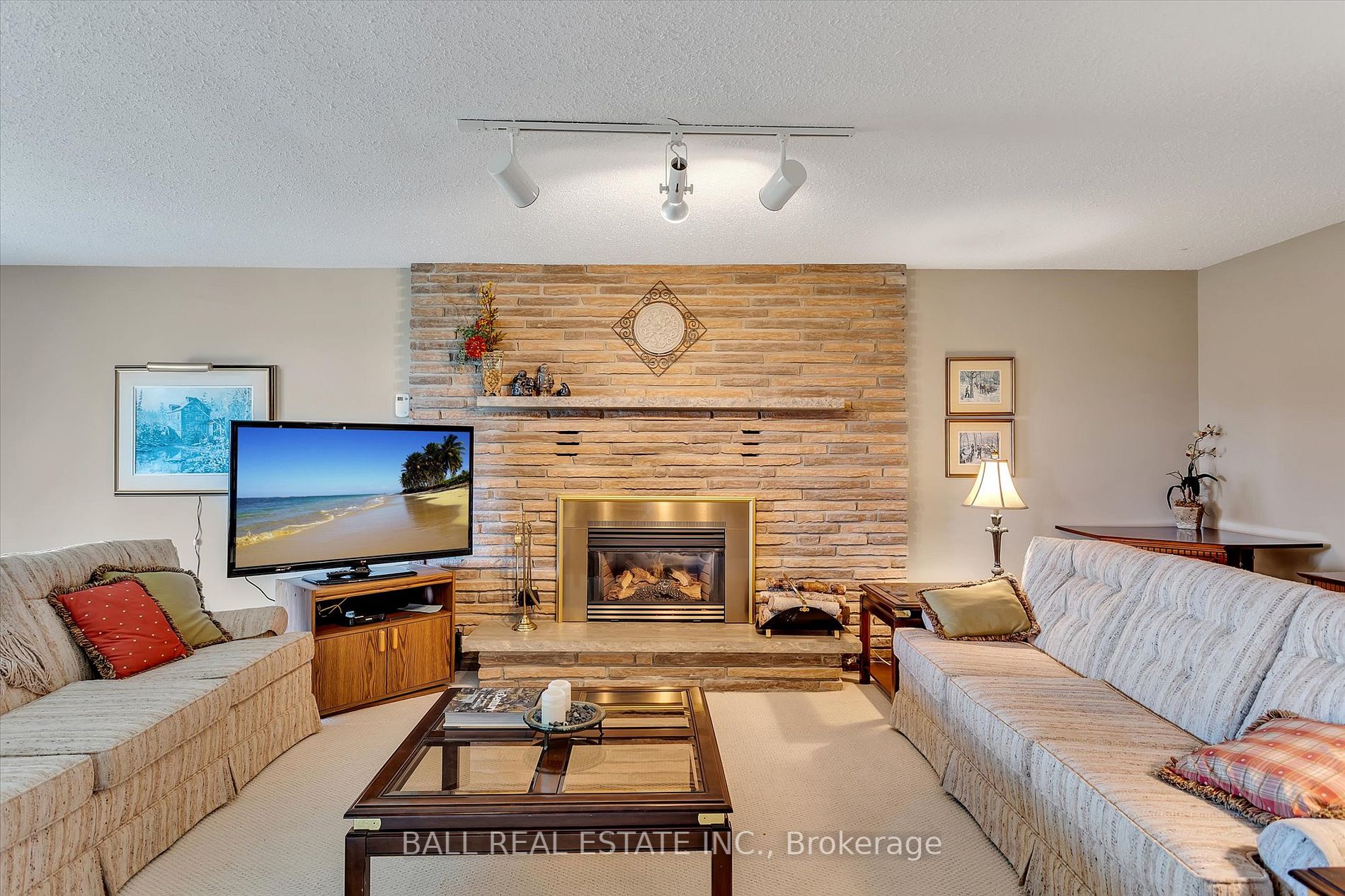 363 Country Club Circ