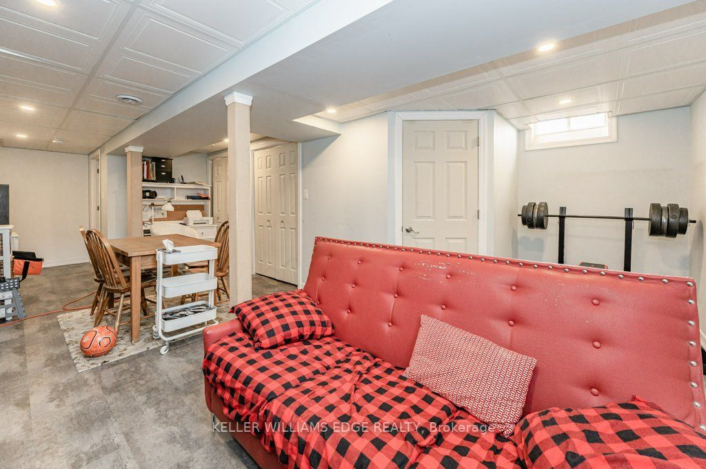 101 Harnesworth Cres