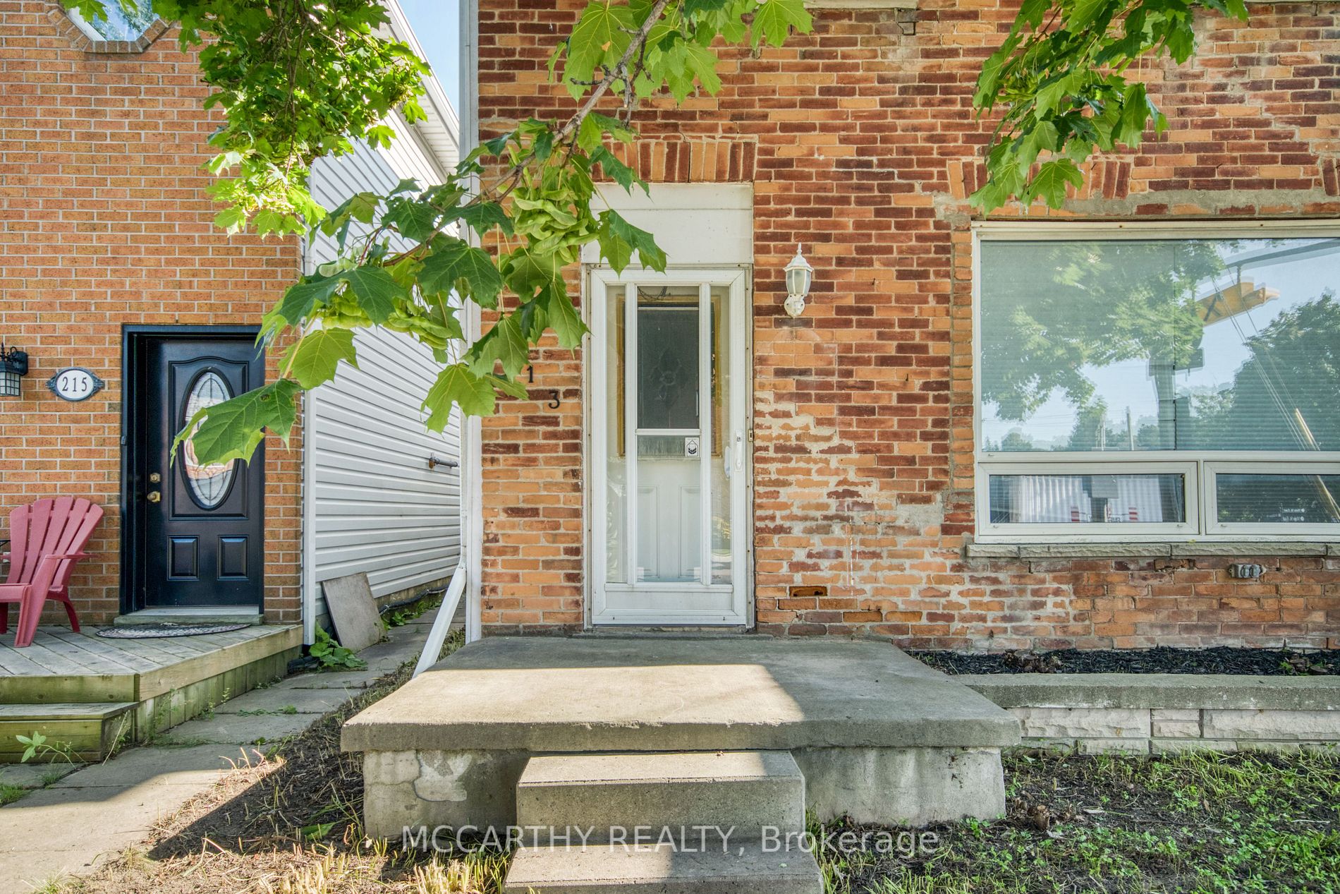 213 Main St E