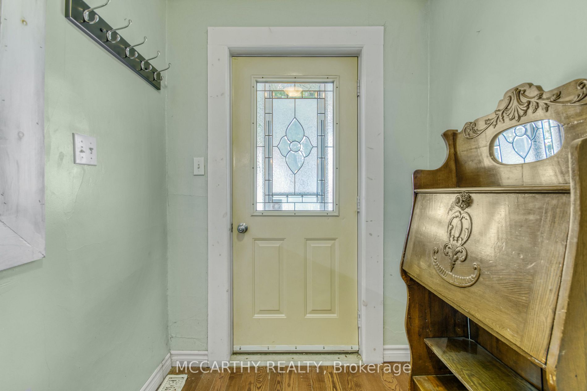 213 Main St E