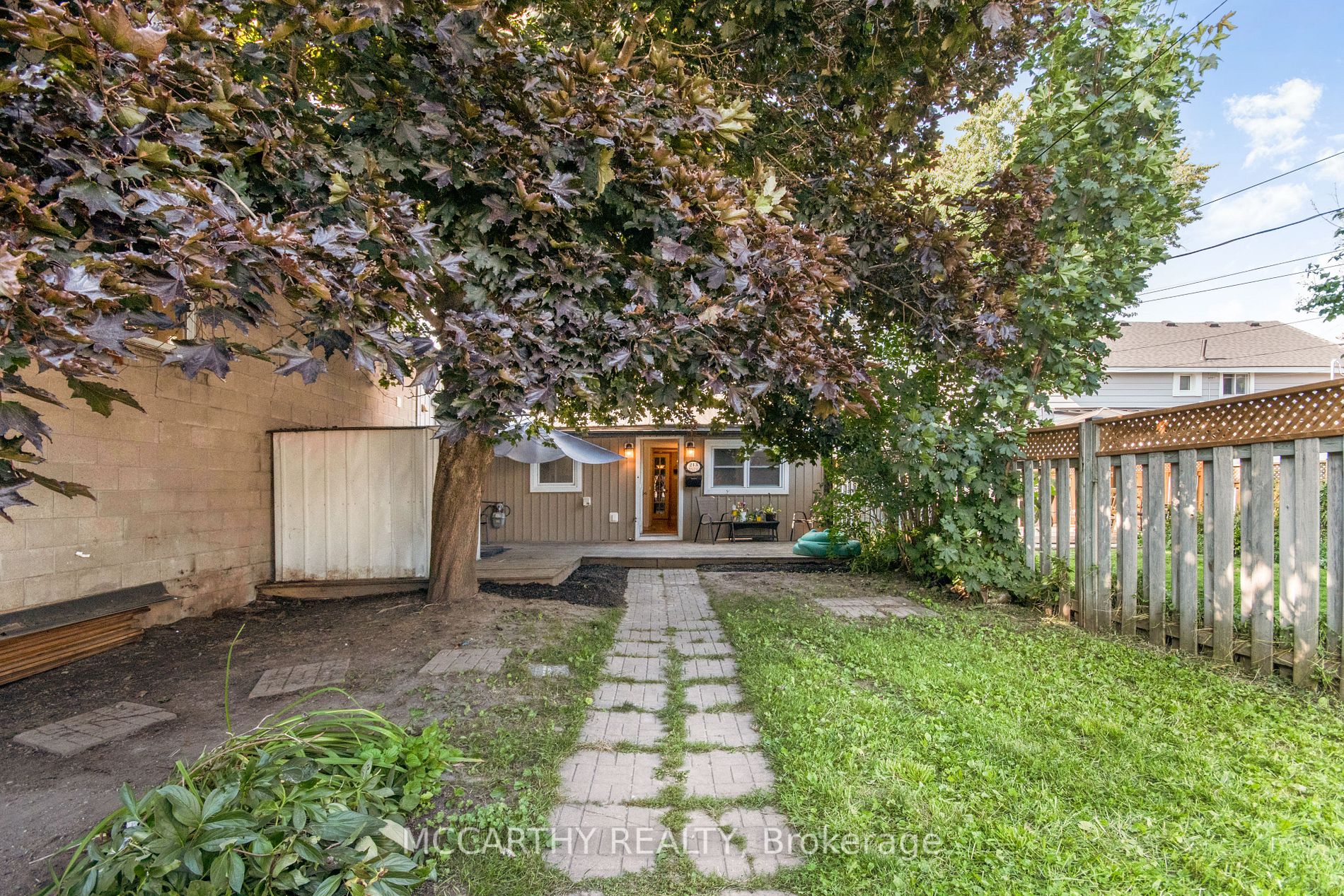 213 Main St E