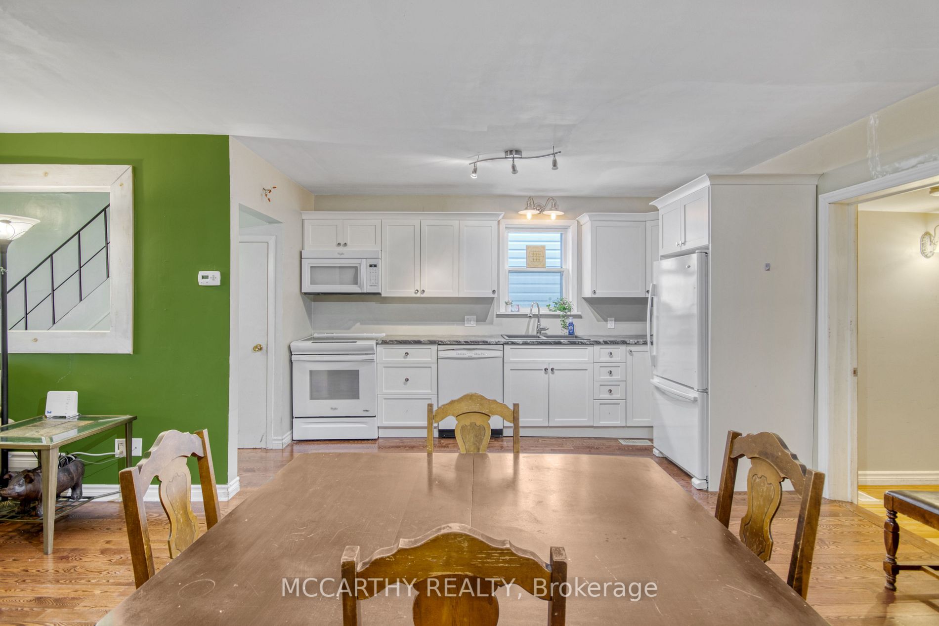 213 Main St E