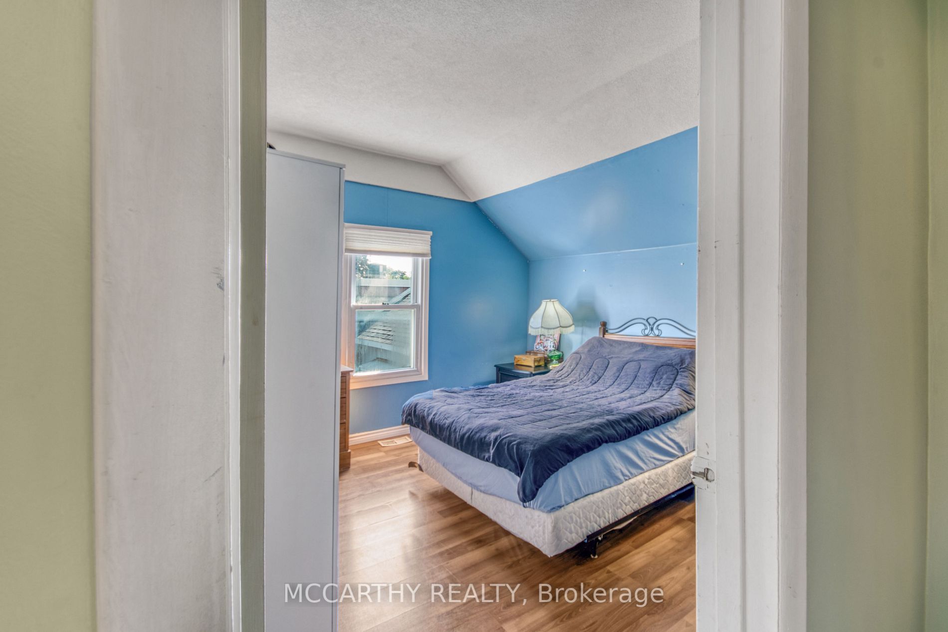 213 Main St E