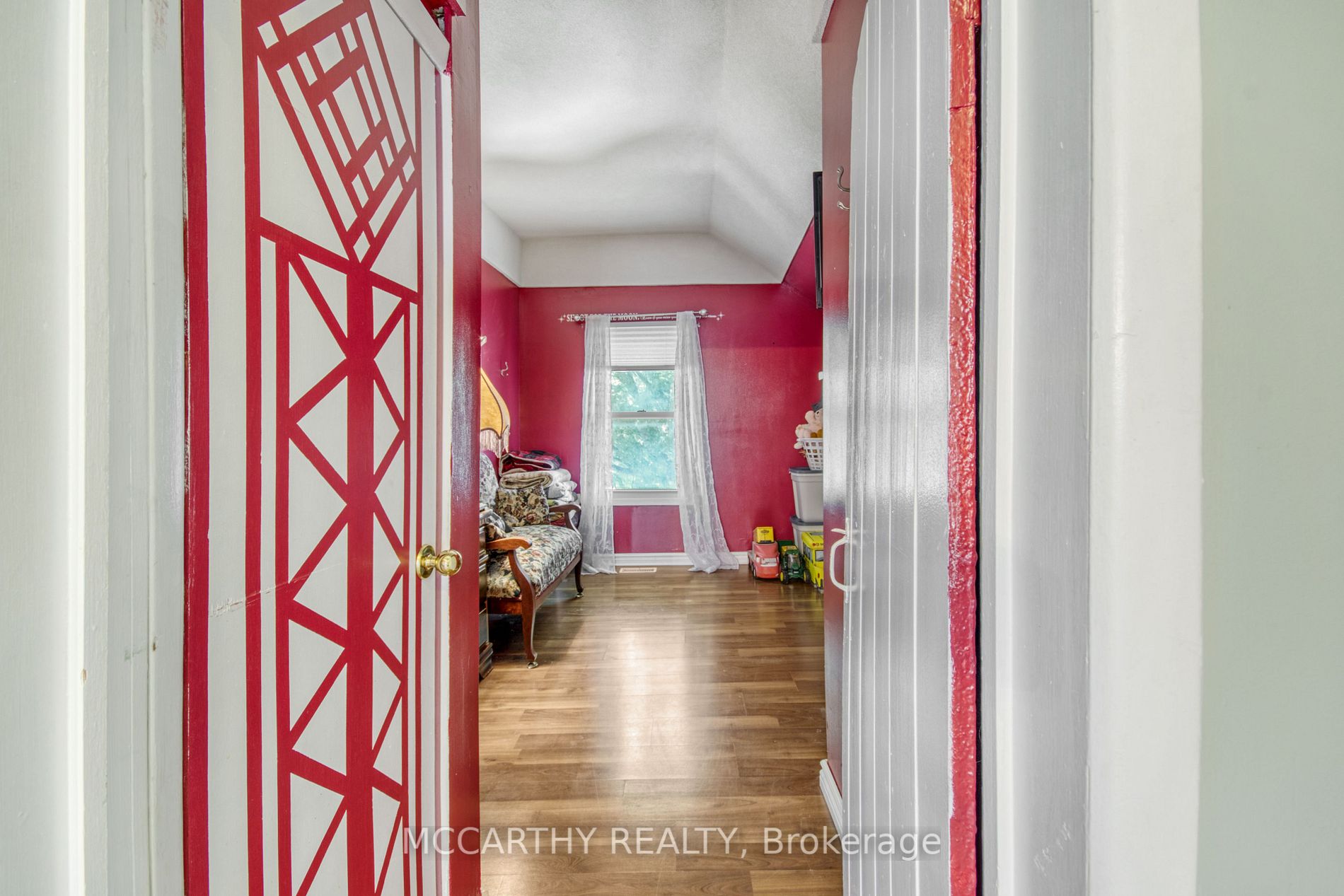 213 Main St E