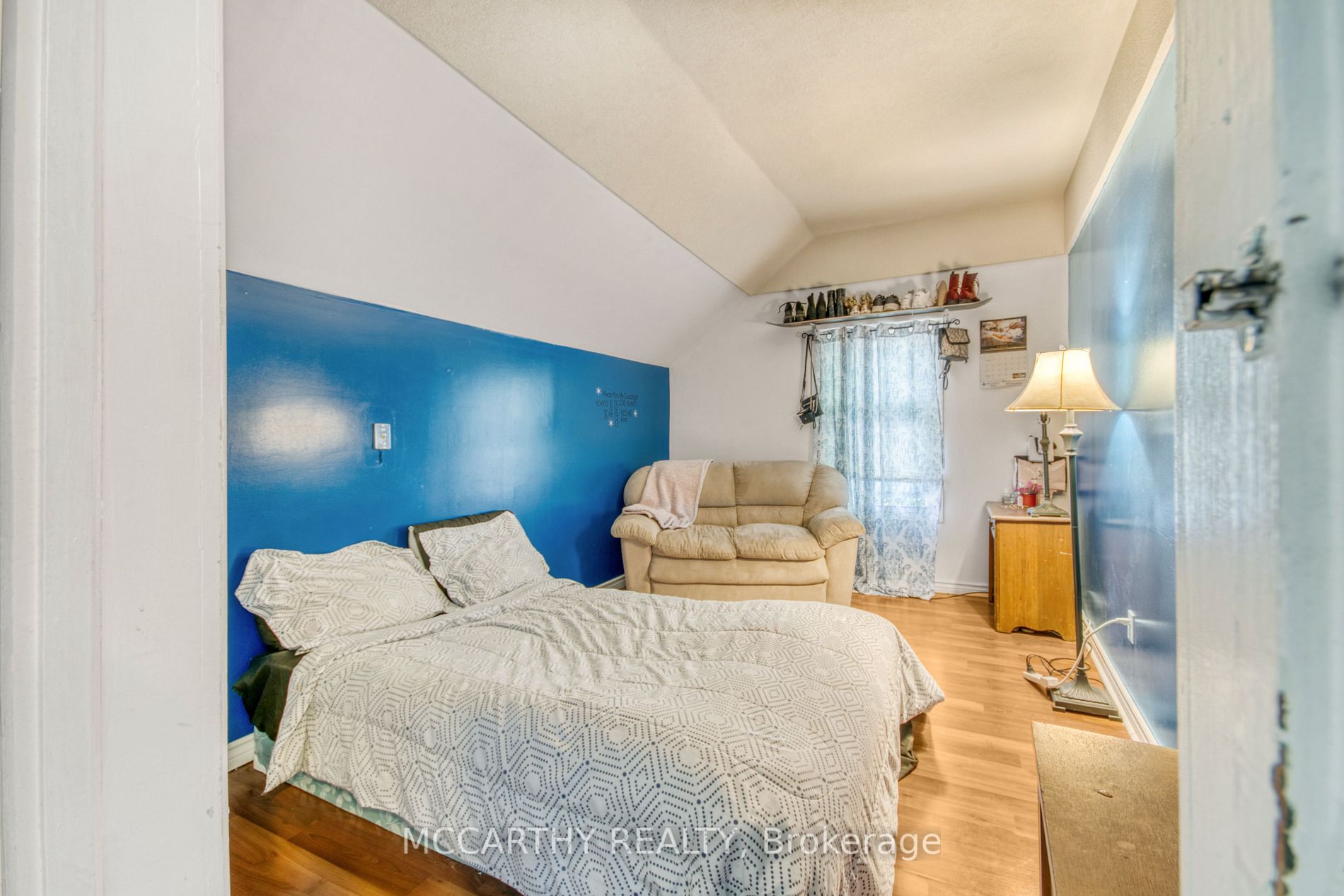 213 Main Street E