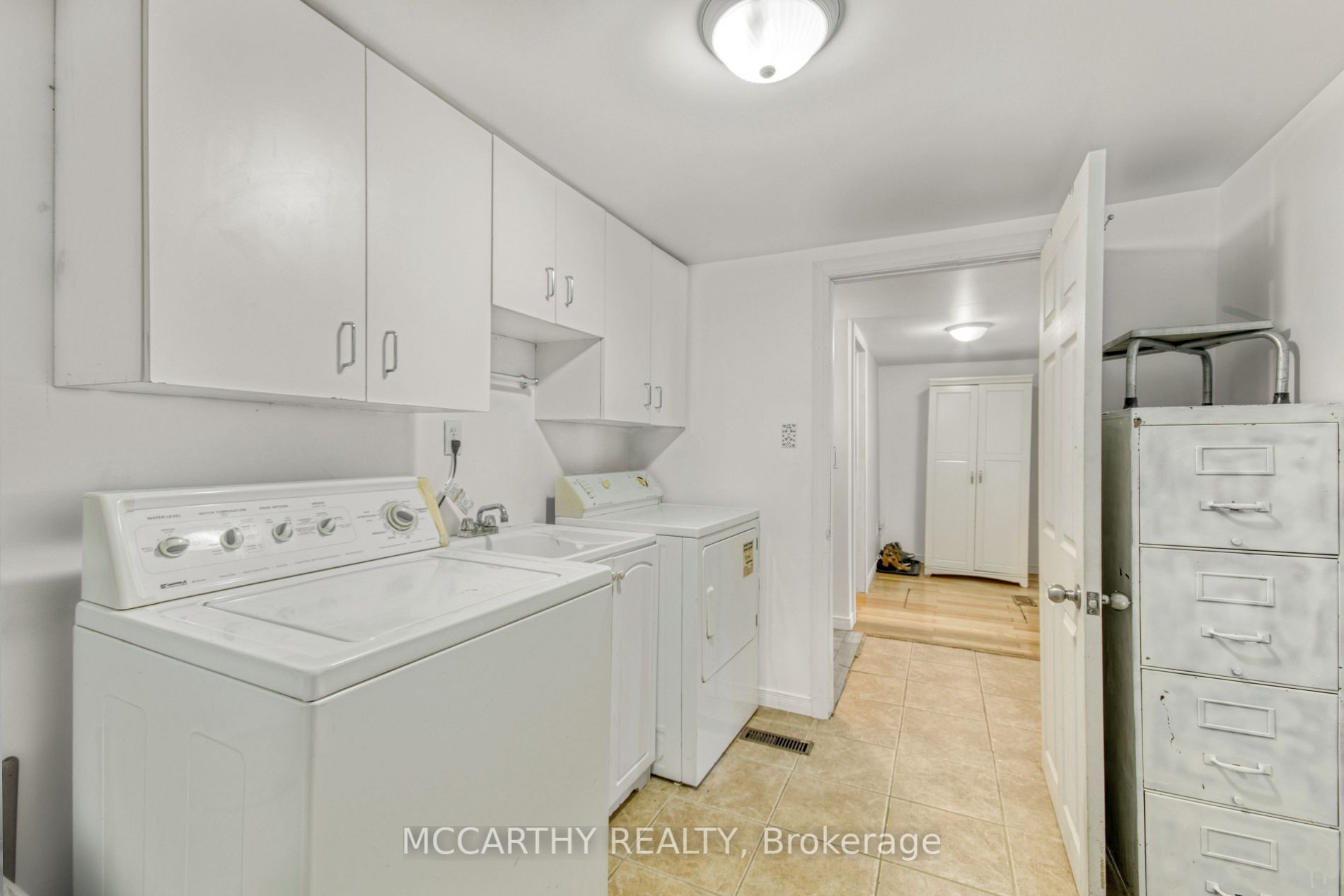 213 Main Street E