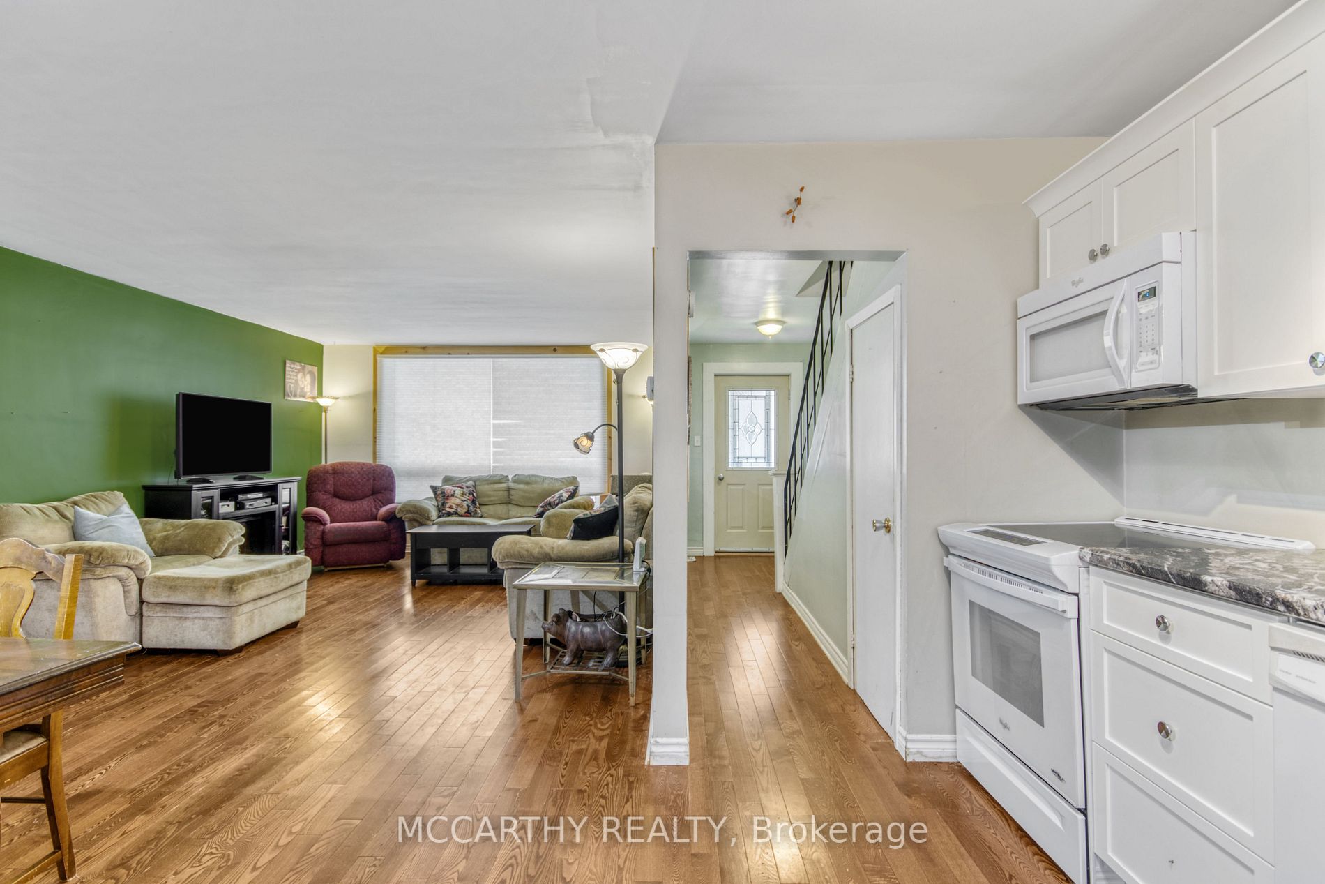 213 Main Street E