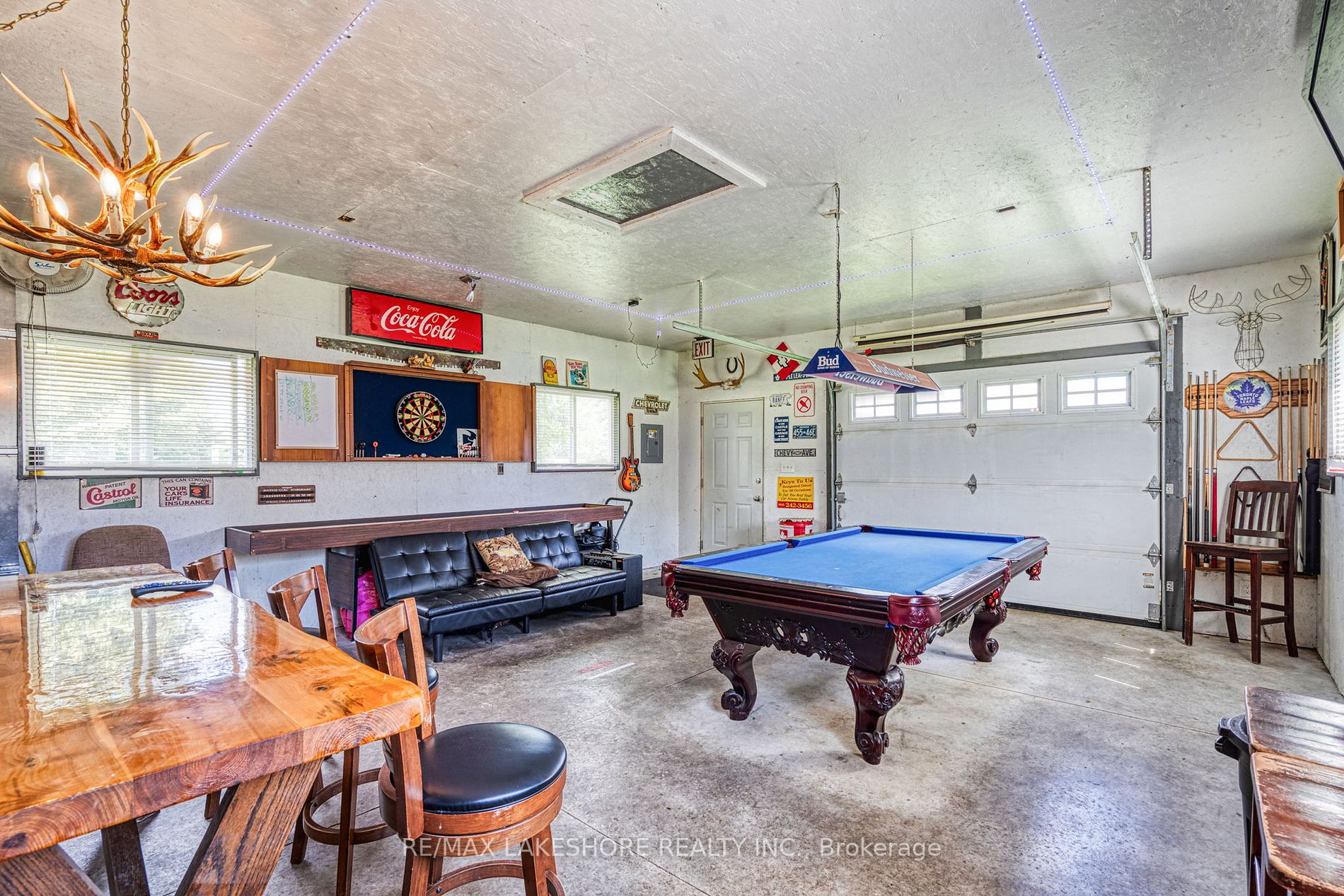 3842 Larose Cres