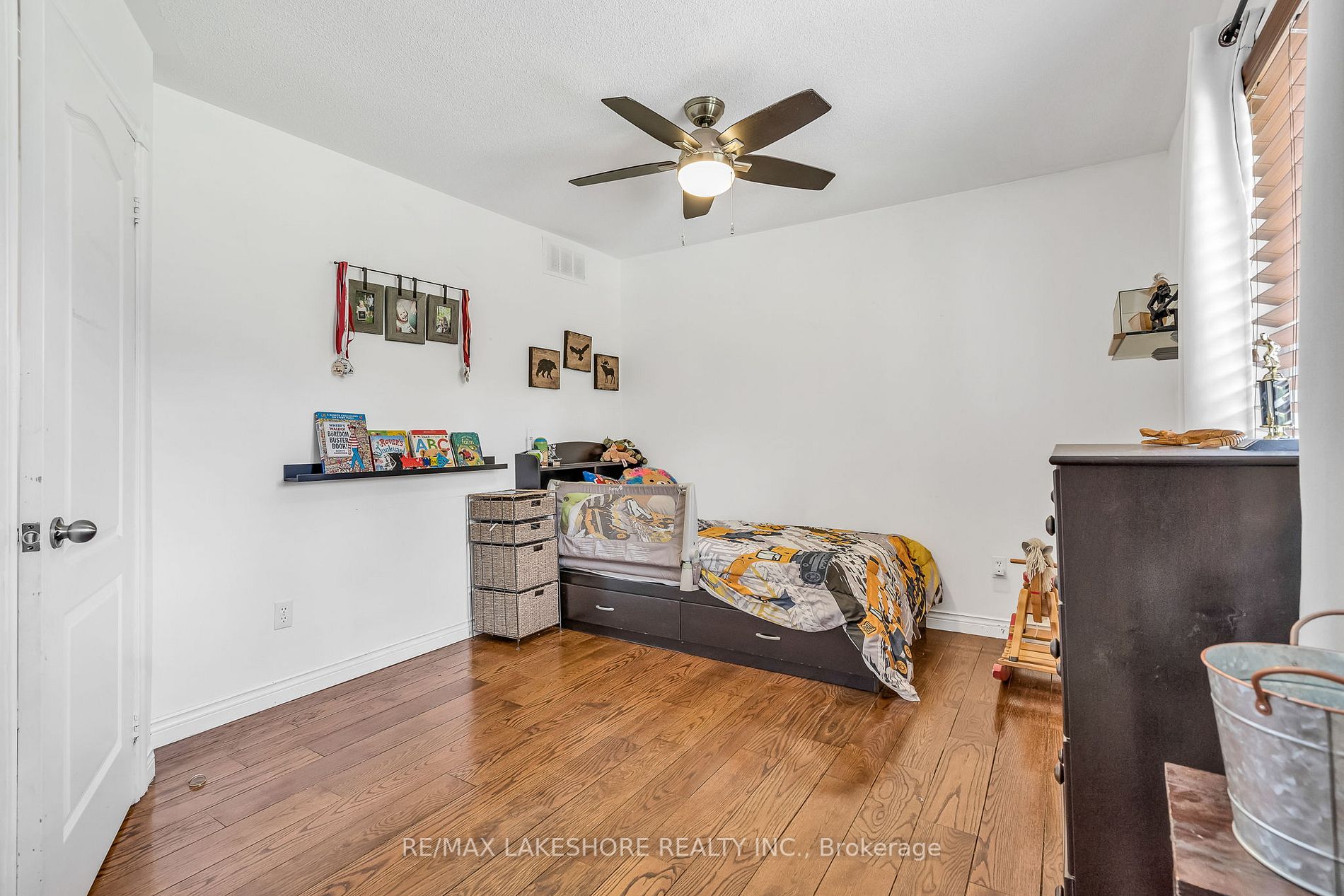 3842 Larose Cres