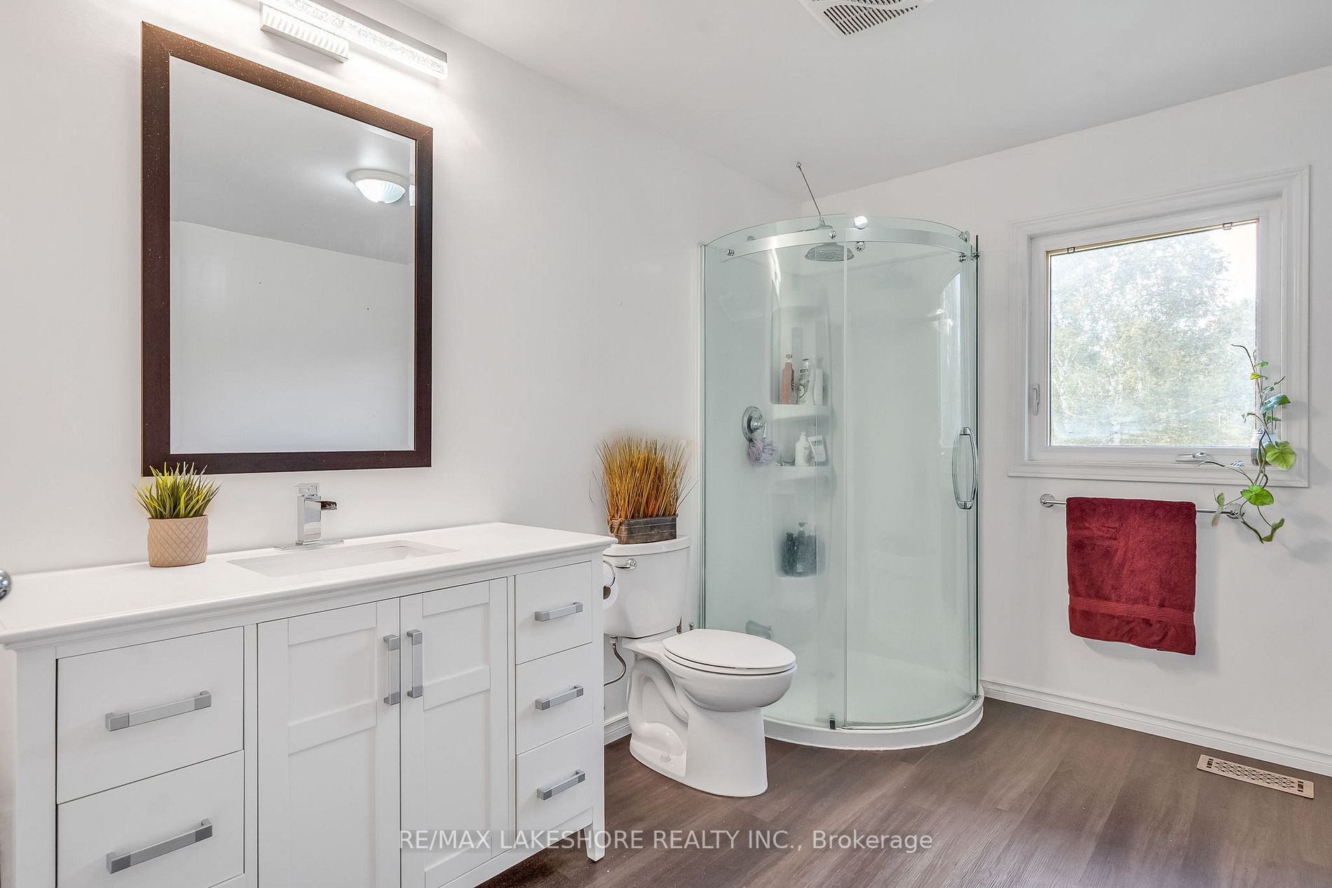 3842 Larose Cres