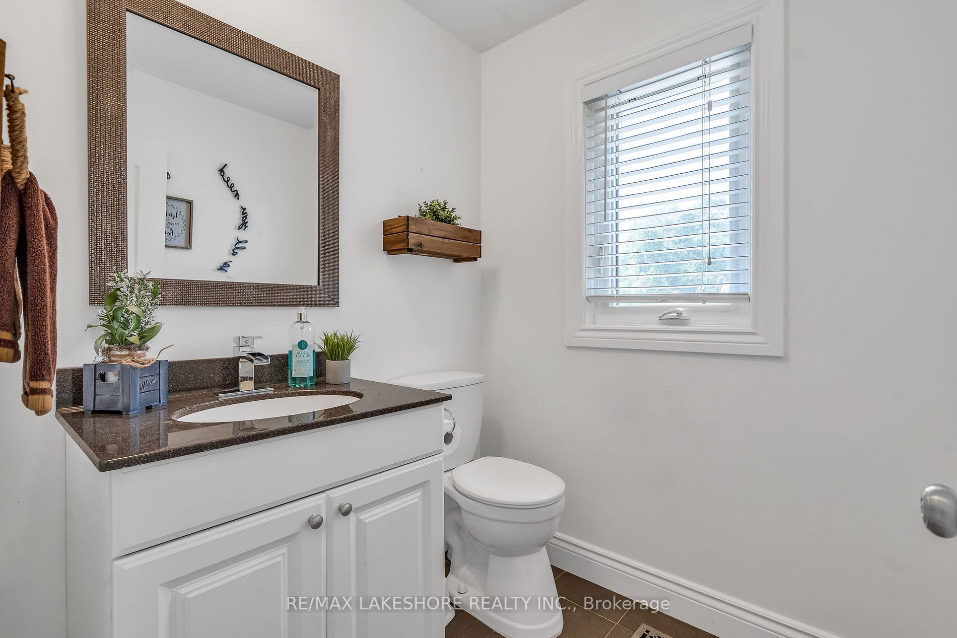 3842 Larose Cres