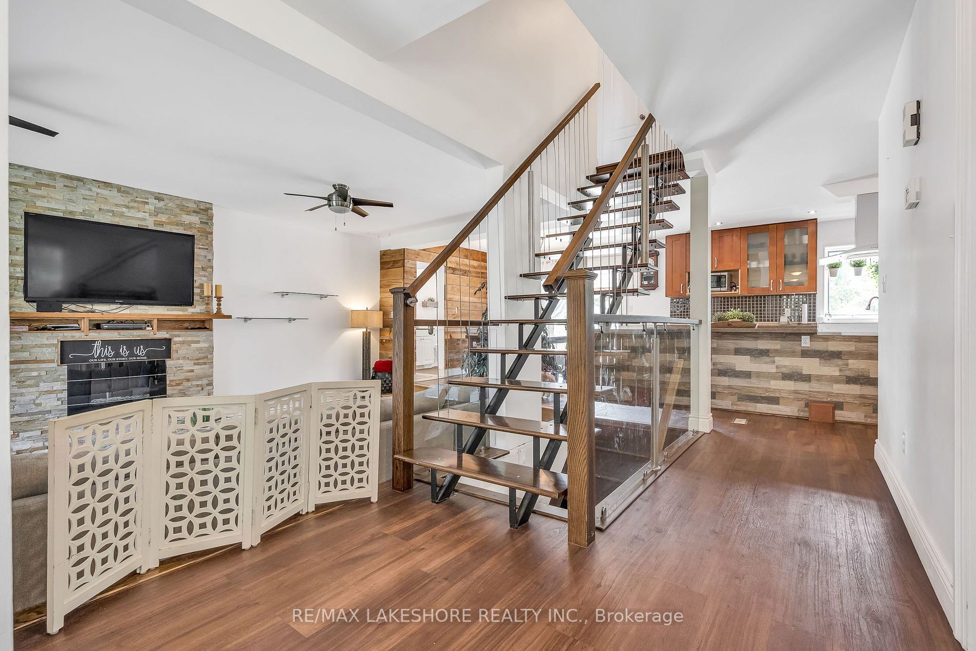 3842 Larose Cres
