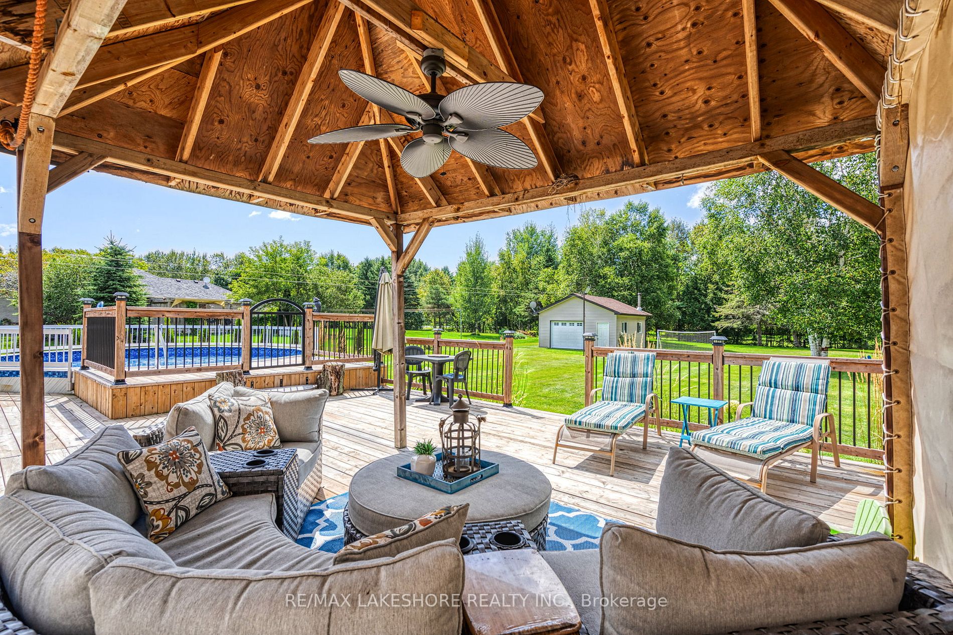 3842 Larose Cres