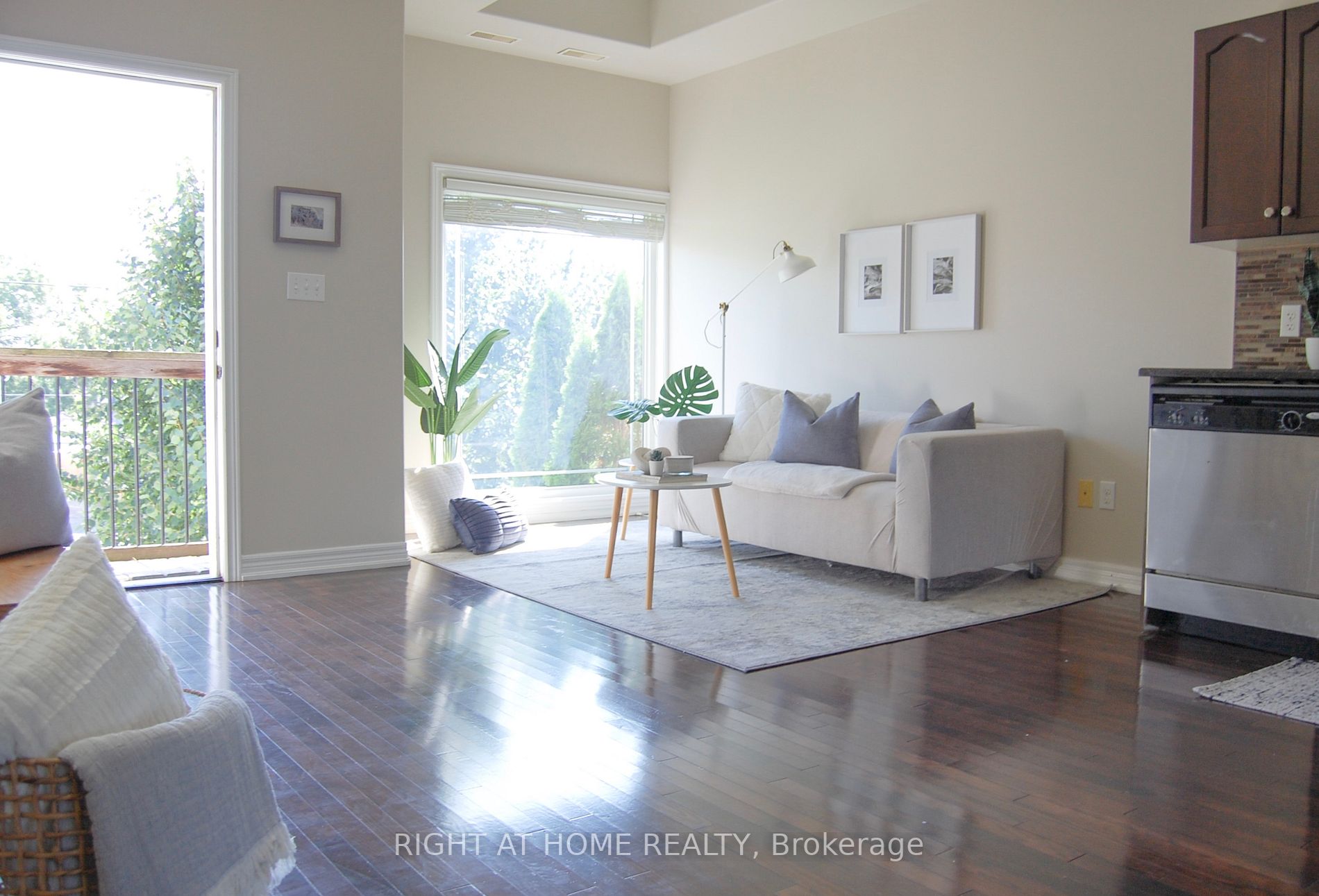 6045 Dunn St, #205