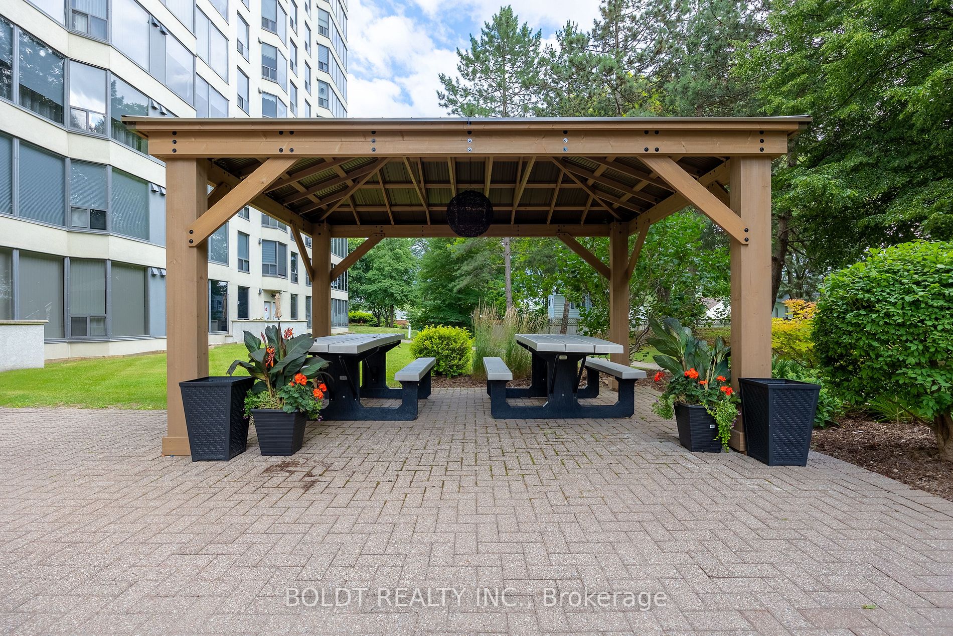 81 Scott St, #307
