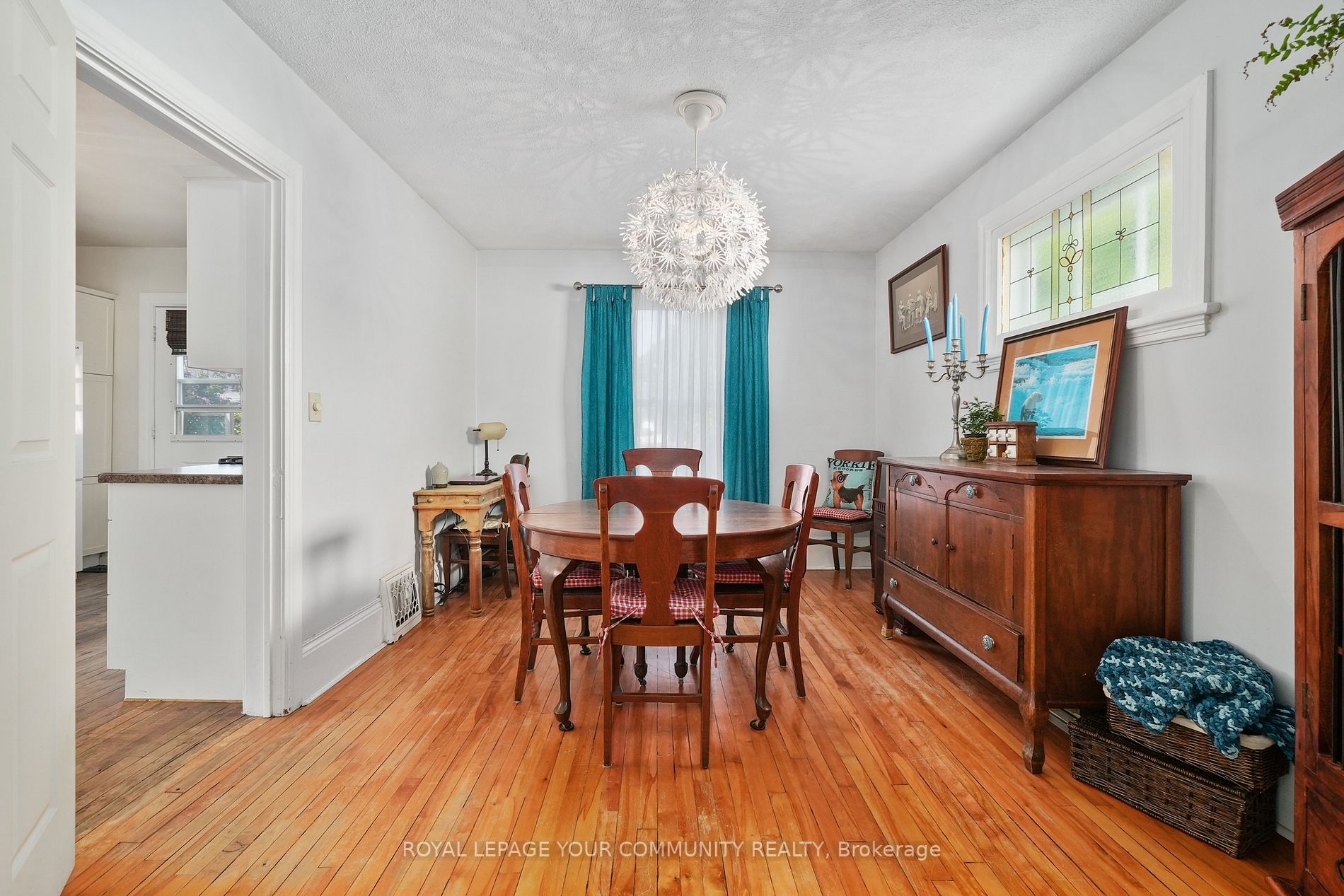 14 James St E