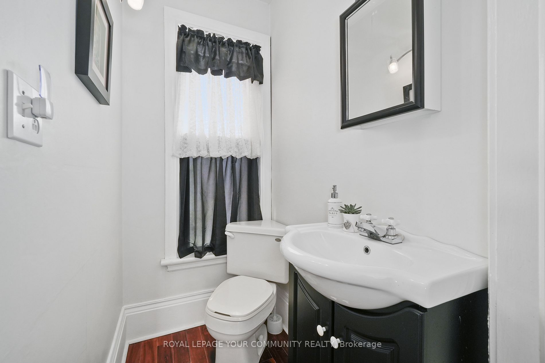 14 James St E