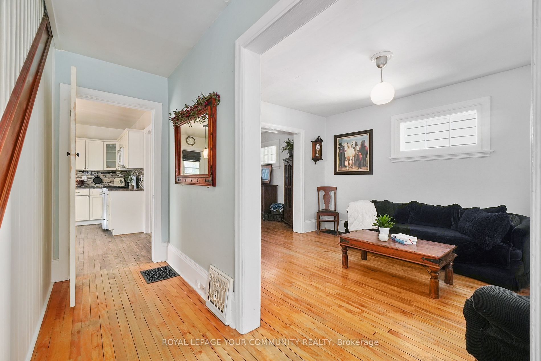 14 James St E